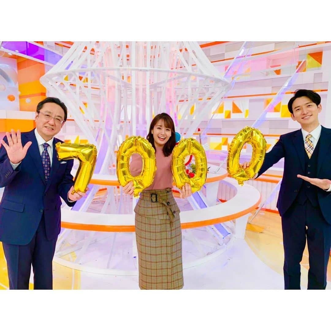 のインスタグラム：「めざましテレビ、今日で放送7000回でした⏰✨  見てくださっている皆さま、 いつもありがとうございます☺️  これからも全員で、少しでもより良い朝を迎えていただけるようにお伝えしていきますので、よろしくお願い致します🙇‍♀️✨  #めざましテレビ #6000回の時 #4年前は #忘れてたらしい」