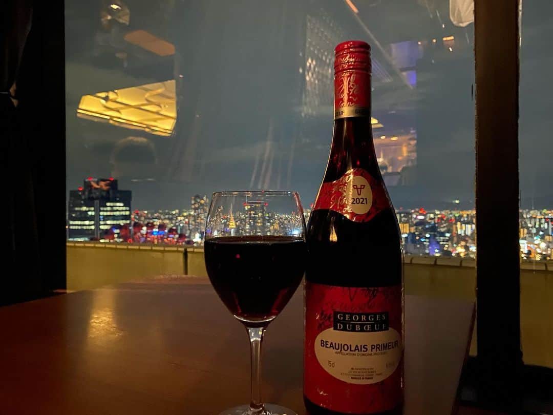 sdiningのインスタグラム：「‪𓂃𓈒໒꒱‪𓏸  ボジョレーヌーヴォー11月18日解禁ですね🍷 当店でも販売します！！  お料理と一緒に今年のボジョレーご賞味ください❤️‍🔥❤️‍🔥  #sdining#Sdining#イタリアン#オマール#オマール海老#HEP観覧車#夜景#極上夜景#パノラマ夜景#誕生日#記念日#デート#サプライズ#カップル#阪急32番街#阪急グランドビル30階#シーフード#トラットリア#梅田#大阪#ボジョレーヌーボー #ボジョレー解禁 #ワイン」