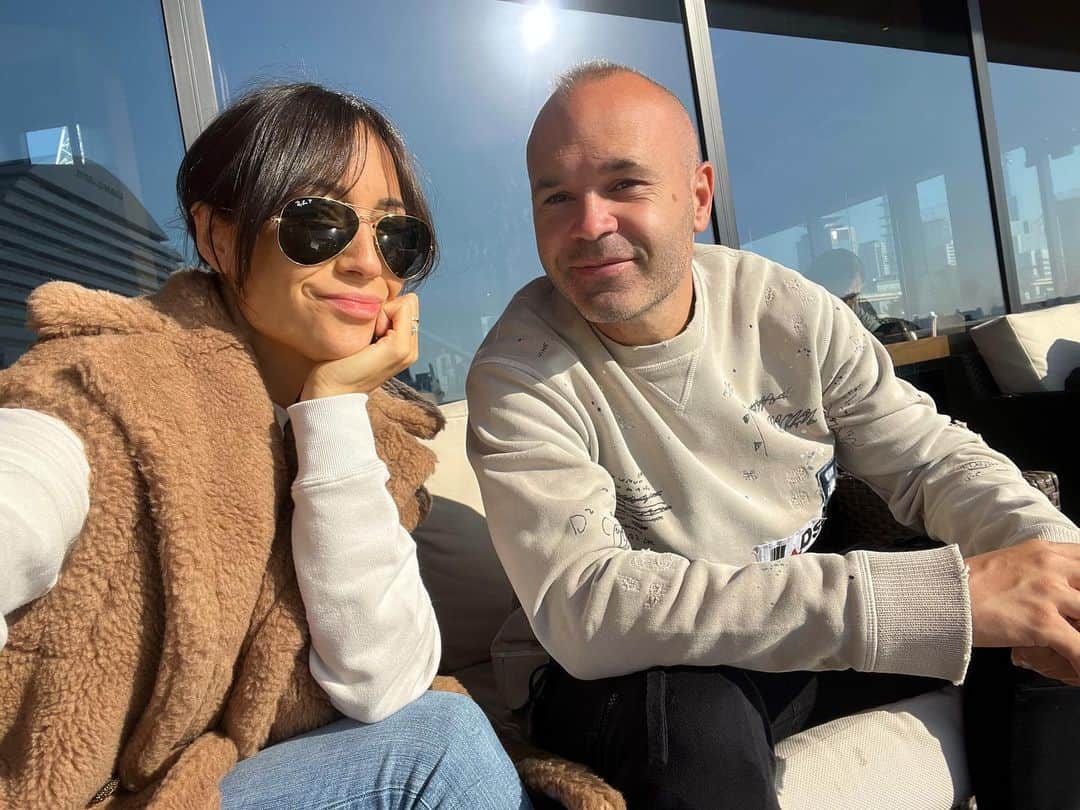 アンナ・オルティス（イニエスタの妻）のインスタグラム：「Tuesday mood! LOVE 🤍 Kobe, Japan. November 2021  ◦」