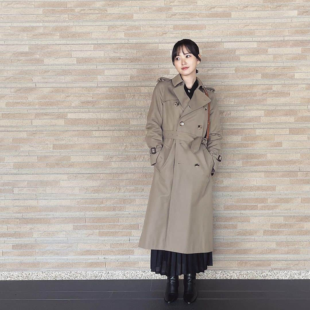 兒玉遥さんのインスタグラム写真 - (兒玉遥Instagram)「今日のコーデ🧥  長年愛せる定番のアイテムは上質なものを意識してお買い物してます。  そのおかげで衝動買いが減り、クローゼットが選抜だけになったのでとてもスッキリしました。  年月を重ねても、丈夫な質と目を惹くデザイン性に惚れて選びました。  お気に入りです❤︎  trench coat @celine  Bag @celine  ブーツ @ysl  #harukaLOOK」11月16日 17時41分 - haruka_kodama919