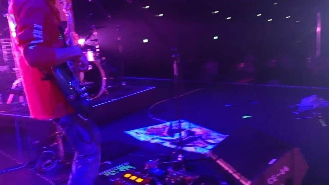 あっこのインスタグラム：「❤️‍🔥❤️‍🔥AKKOGORILLA LIVE❤️‍🔥❤️‍🔥 2021.11.13.@片柳ホール YouTubeにたっぷり映像あげたよ！ NEW BAND SET！ミテネ！ 良い！って思ったらGOODS買ってください〜〜〜〜！！！！！！！！  🐬D.P.D.G.🐬 @ryuki210  @emi_nishino  @ohtakekohhan  @goto_drums   🎥 @chustagram」