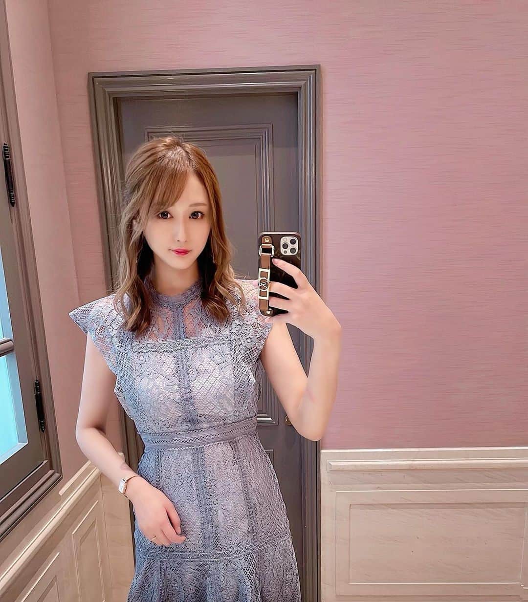 のインスタグラム：「ワンピース可愛い💐💓 今日着たことで思い出のお洋服になった☕︎︎‎𓂃 𓈒𓏸  大好きな水色🤍🕊 .  #MERCURYDUO#onepiece  #誕生日祝い#ありがとう#水色」
