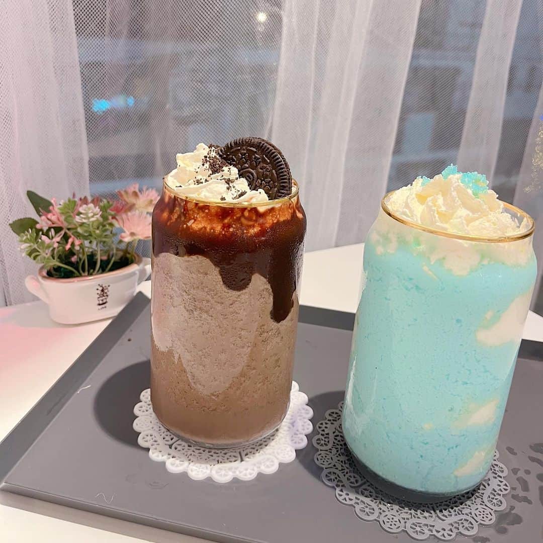 のインスタグラム：「あーこれはちょっと映えちゃってますね…  　　　　　　　　　　　　　　　　　　 #カフェ #新大久保 #新大久保カフェ #映え #映えスポット #新大久保グルメ #都内カフェ #東京カフェ #女子会 #cafe」