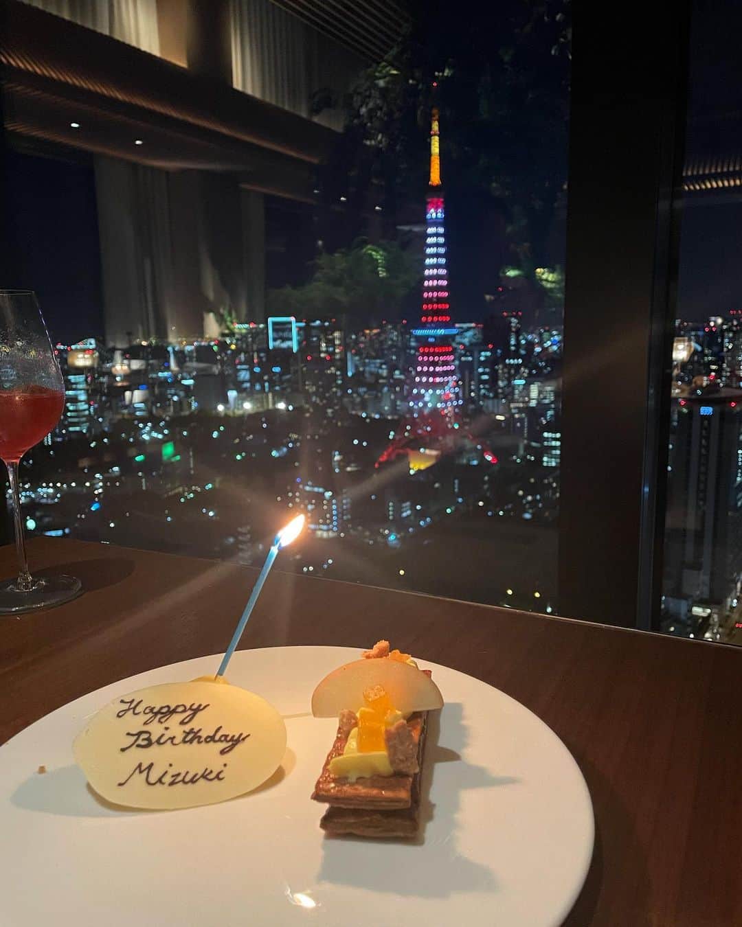 西川瑞希（みずきてぃ）さんのインスタグラム写真 - (西川瑞希（みずきてぃ）Instagram)「東京タワー🗼を眺めながら素敵ディナー。都内にいながらゆったり、穏やかな時の流れ。幸せでした。  いつも一緒にいてくれてありがとう♡  #dinner #toranomonedition #happy」11月16日 19時43分 - mizuki_nishikawa_