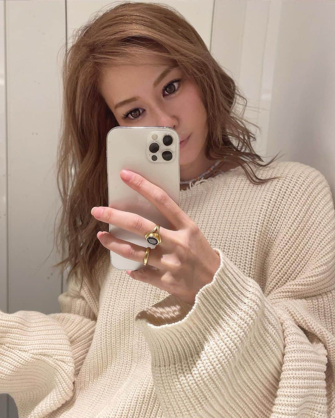 長谷川唯のインスタグラム：「・ ・ マツエクもリペア行けて、バッチリ😍✨次は新しくはいったマツエクもおススメみたいだからやってみる😊💕 ・ ・ カラコンは永遠に変わらず @bambi_angelcolor のショコラ🤎これがなくなったら生活できないレベル🥺ぐらい。 ・ ・ #マツエク #マツエクリペア #me #happy #instagood #tokyo #今日のアイスはお休み」