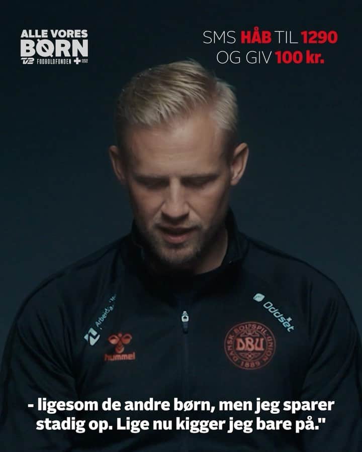 のインスタグラム：「Ingen børn skal stå udenfor fælleskabet ❤️   Sms HÅB til 1290 og giv 100 kr. til udsatte børn og unge i Danmark, så de kan få det gode og trygge børneliv de fortjener ❤️   Se med d. 28 nov. når Fodboldfonden, Tv2 og Røde Kors sender Alle Vores Børn.  #AlleVoresBørn   @fodboldfonden @tv2danmark @rodekorsdk @drivestudios.dk @melvinkakooza @thomasdelaney」