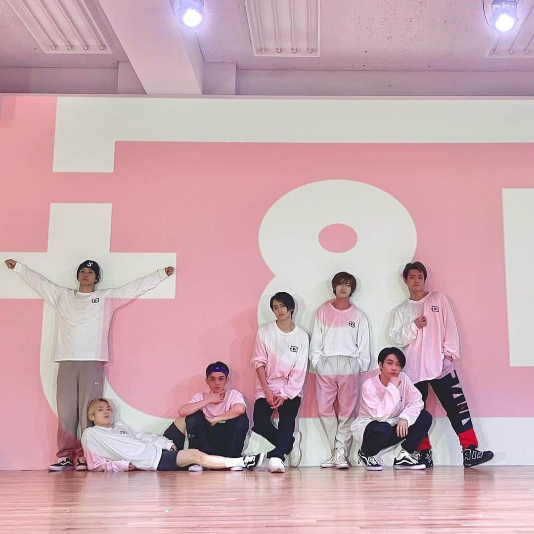 Travis Japan（トラジャ）さんのインスタグラム写真 - (Travis Japan（トラジャ）Instagram)「⁡ ⁡ +81 DANCE STUDIO #DearWOMAN #SMAP ⁡ SMAPさんとファンの皆さんが大事にされてきた一曲を大切に踊りました。 曲の音をgroovyに楽しみました❗️ ぜひ、感じてみてください！ #中村海人 ⁡ This time we danced to the song that the fans and SMAP have treasured all these years. Had some fun being groovy to the song❗️ Hope you can feel the energy too! #Umi ⁡ #p81dance  #Johnnys #TravisJapan  #JohnnysClassics #dance」11月16日 20時29分 - travis_japan_official