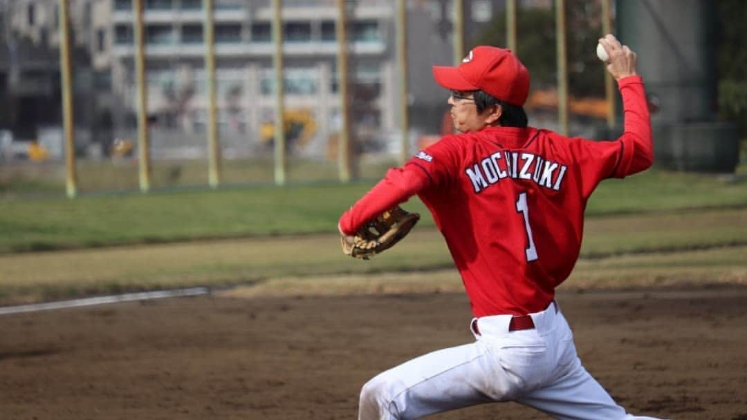 新丼貴浩さんのインスタグラム写真 - (新丼貴浩Instagram)「公式戦無敗で迎えた決勝戦🏆 カープ打線爆発15得点💥 守っては最終回までノーノーピッチ💥 5年振りのリーグ優勝を果たしました🙌🏆🙌‼️‼️  #広島東京カープ  #ビールかけ」11月16日 20時37分 - aradon_takahiro