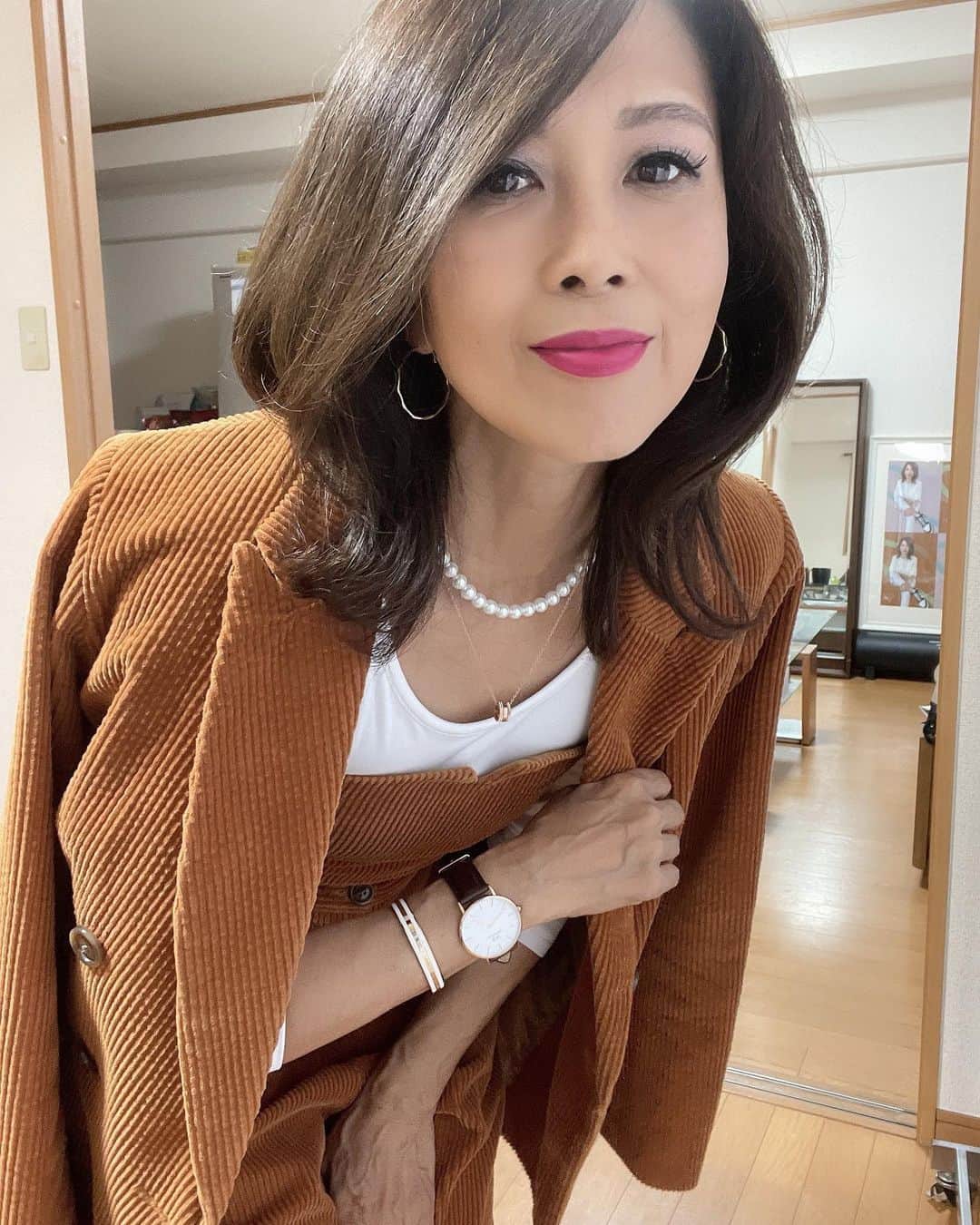 Naoko（なおこ）さんのインスタグラム写真 - (Naoko（なおこ）Instagram)「⌚️ ⌚️ ⌚️ マニッシュな服に メンズサイズの 腕時計が好きです。  ギャップが 余計に女性らしく 見える気がします。  最大50%OFF SALE さらに 特別クーポンコード【 dwhibi 】です 公式ウェブサイトまたは直営店舗で購入すると、15％オフになります。  パッケージもすごく 綺麗なので プレゼントに🎁いい。  自分で買っても🙆‍♀️  @danielwellington  #DWブラックフライデー #ダニエルウェリントン #dw」11月16日 20時49分 - smile_naohibi