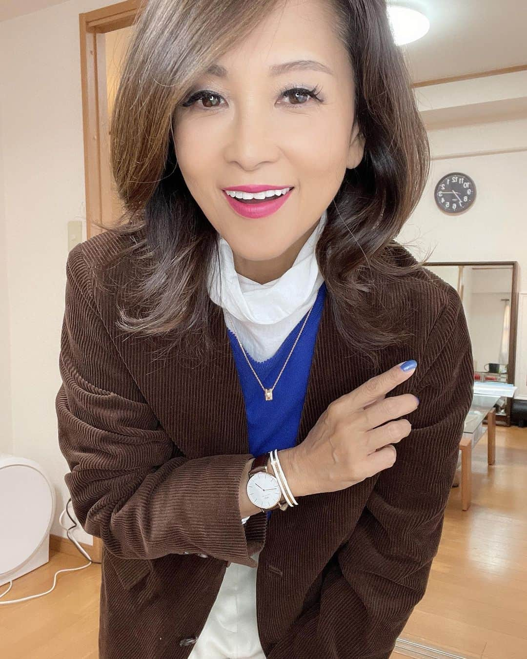 Naoko（なおこ）さんのインスタグラム写真 - (Naoko（なおこ）Instagram)「⌚️ ⌚️ ⌚️ マニッシュな服に メンズサイズの 腕時計が好きです。  ギャップが 余計に女性らしく 見える気がします。  最大50%OFF SALE さらに 特別クーポンコード【 dwhibi 】です 公式ウェブサイトまたは直営店舗で購入すると、15％オフになります。  パッケージもすごく 綺麗なので プレゼントに🎁いい。  自分で買っても🙆‍♀️  @danielwellington  #DWブラックフライデー #ダニエルウェリントン #dw」11月16日 20時49分 - smile_naohibi