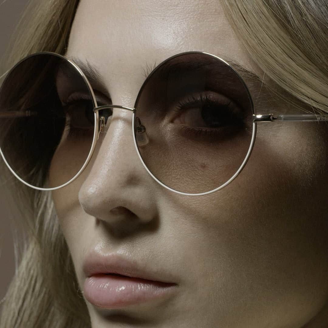 アン・キャサリン・ボメルさんのインスタグラム写真 - (アン・キャサリン・ボメルInstagram)「I’m proud to share my collaboration with @voguegermany for @boss Eyewear. Discover the #BOSSeyewear fall/winter collection @zalando Anzeige」11月16日 21時12分 - annkathrin