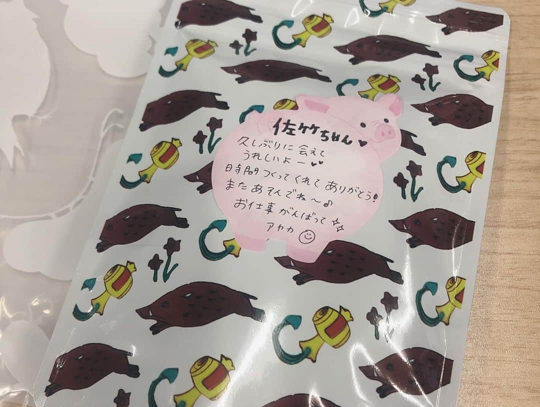 佐竹美希さんのインスタグラム写真 - (佐竹美希Instagram)「自慢投稿♡ 石川県の女神🗽あや様と表参道ランチ。 @ayaka_matoba   東京に遊びにくるとのことで、光栄にもお声がけいただきました☺️  東京で私を思い出してくださったことにまず感激…。お久しぶりで緊張しちゃいました。  あやさんは元事務所の先輩で、７年半前まだ私が大学生だった頃、番組のコーナーを引き継いだのです😌  髪を切られた直後に会ったのですが、馴染みすぎてあまり突っ込めませんでしたがめちゃくちゃお似合いです🥰  うれしいお心遣いも、ありがとうございました。 愛される理由がわかりました😊❣️ また会ってくださいねー！  #表参道ランチ #表参道 #ランチ #ブレッツカフェクレープリー #ここ美味しかったです #的場絢香 さん #デパトク」11月16日 21時28分 - miki_stk