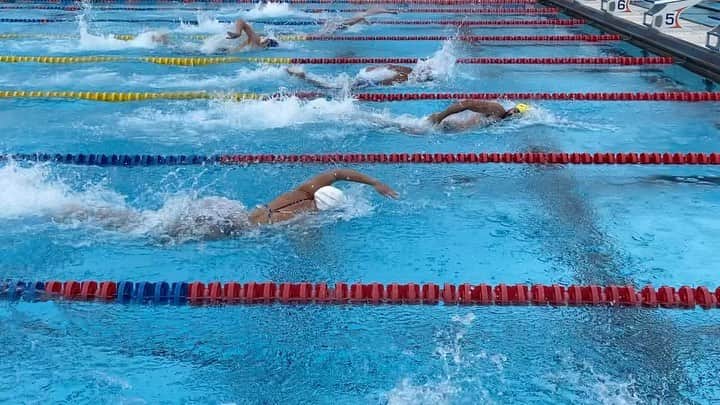 Julieのインスタグラム：「My first race in a long while - It was quite an experience filled with not knowing where the wall was, drifting into the wall, and then finishing the last lap strong 😆 . . . . #swimmer #summerjulep #swimming #swim #swimlife #goswimming #swimmersofinstagram #instaswim #instaswimming #mastersswimming #instaswimmer #usaswimming #50free #swimfast #swimmeet #myswimpro」