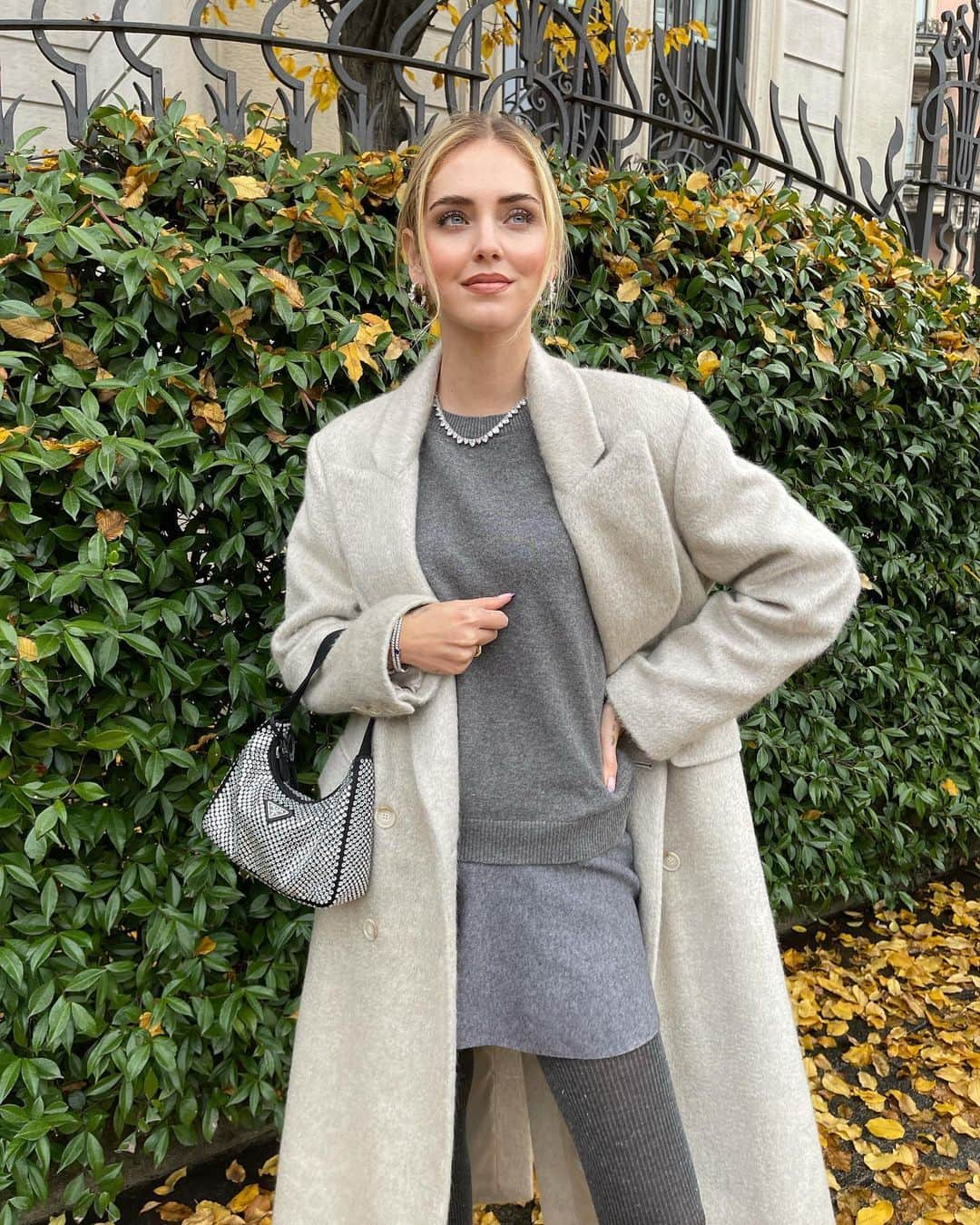 キアラ・フェラーニさんのインスタグラム写真 - (キアラ・フェラーニInstagram)「All in grey today 🤍 Wearing the warmest tights from @calzedonia for this cold weather in Milan 🥰 #ChiaraWearsCalzedonia #Calzedonia #adv」11月16日 23時04分 - chiaraferragni