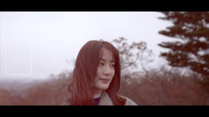 山中海輝のインスタグラム：「Congrats @mi_smile25 100K Subscribers✨  Youtube、10万人登録の記念ムービーを撮影、編集しました。  いつも等身大で、自分に正直で、清らかな彼女が沢山の人に愛される理由がここ最近一緒に仕事をさせてもらう中で感じます。  今回は別件の撮影先で合間に撮った映像ではあったのですが、一つ一つのシーンが印象的で、そして彼女が紡ぐ言葉に心ゆれます。  ぜひYoutubeで本編をご覧ください。  Youtube→ #花山瑞貴  _____________________ Camera @sonyalpha FX3 Lens 24-70 , 50mm」