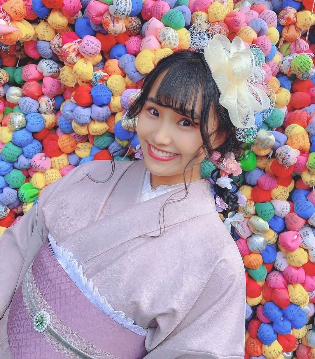 渡辺未詩（ミウ）のインスタグラム：「京都💗🙈💭 . (撮影時のみマスクはずしてるよ！) . #京都観光 #京都着物 #京都着物レンタル #京都 #八坂庚申堂 #くくり猿 #カラフル #着物 #tjpw #プロレス #プロレスラー #アイドル」