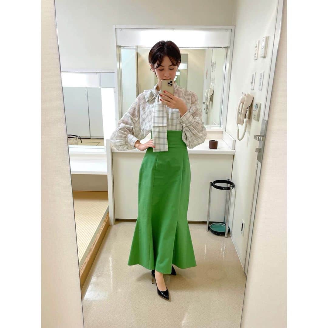 宮司愛海さんのインスタグラム写真 - (宮司愛海Instagram)「#潜在能力テスト の#衣装 たち センターパートのコンパクトなショートヘアにしてから、ボリュームのあるトップスが気分です。襟付きも好き。」11月16日 23時28分 - manami_miyaji