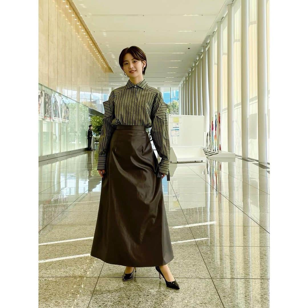 宮司愛海さんのインスタグラム写真 - (宮司愛海Instagram)「#潜在能力テスト の#衣装 たち センターパートのコンパクトなショートヘアにしてから、ボリュームのあるトップスが気分です。襟付きも好き。」11月16日 23時28分 - manami_miyaji