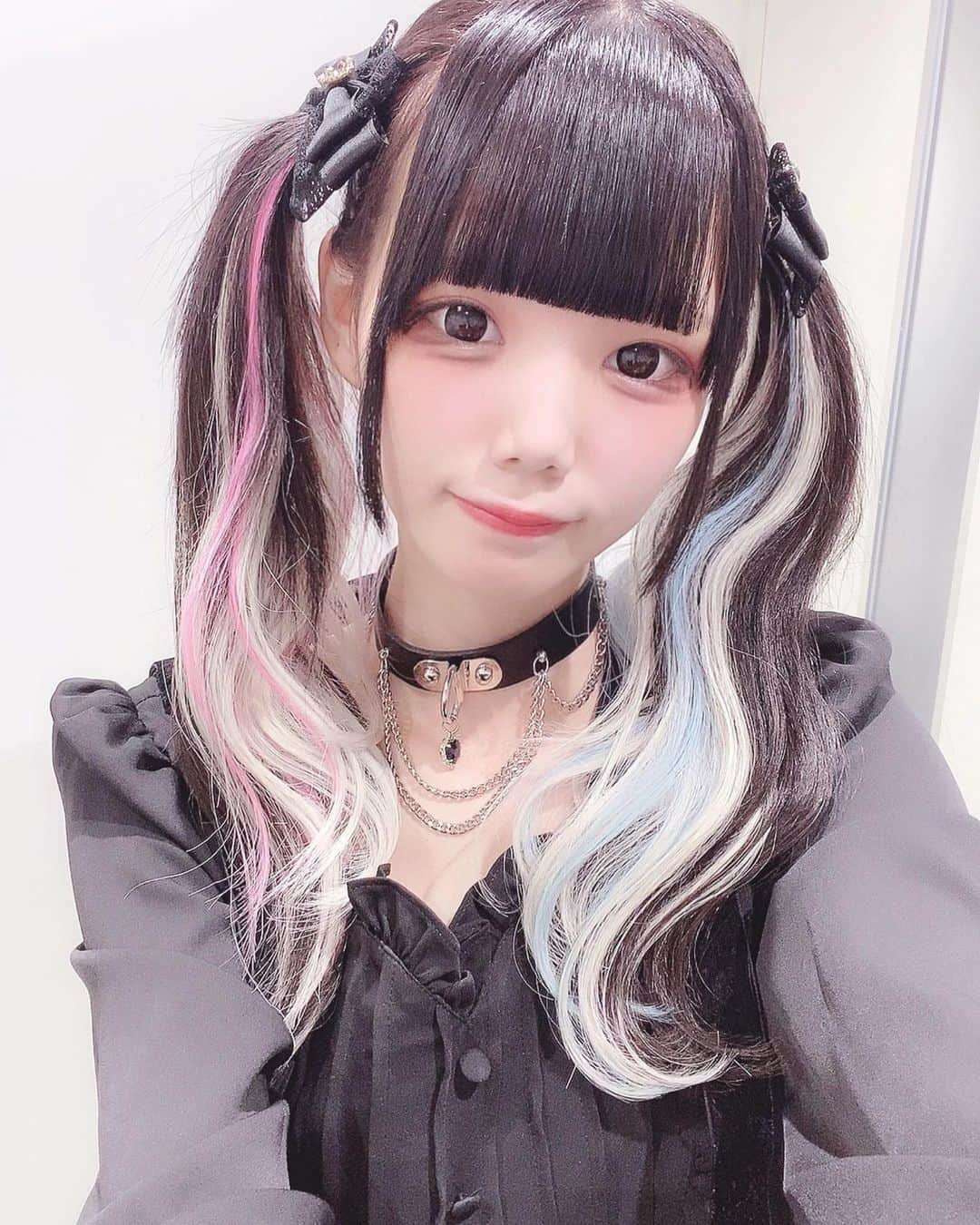 ゐななのインスタグラム：「↑しあわせそう  Jamieエーエヌケーさん来店イベント、ありがとうございました♡( @jamieank )( @jamieank_laforetharajuku ) ・ ・ ・ ・  #jamie  #jamieエーエヌケー #地雷女 #地雷女子 #地雷系女子 #量産型 #量産型ヲタク  #量産型女子 #量産型コーデ #地雷 #ぴえん #自撮り女子  #黒髪 #ツインテール  #インナーホワイト」