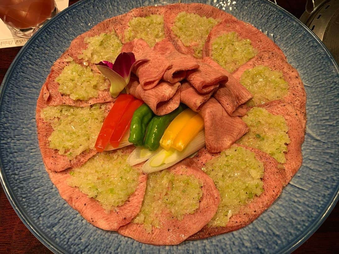 戸田めぐみのインスタグラム：「抜歯前、しばらく何も食べられなくなるから好きなもの食べておいた方がいいよ☝️✨と教わり食べた懐かしのタン塩。」