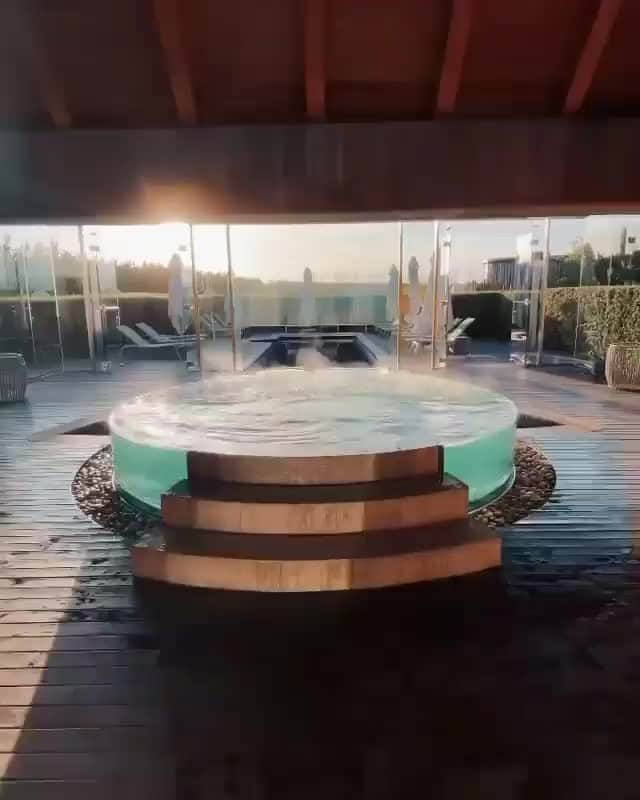 Crazy Roomsのインスタグラム：「Golden hour at Babylonstoren spa in South Africa 💛 Have you been to South Africa? 🇿🇦 Video by: @chelseakauai / @piersonx」