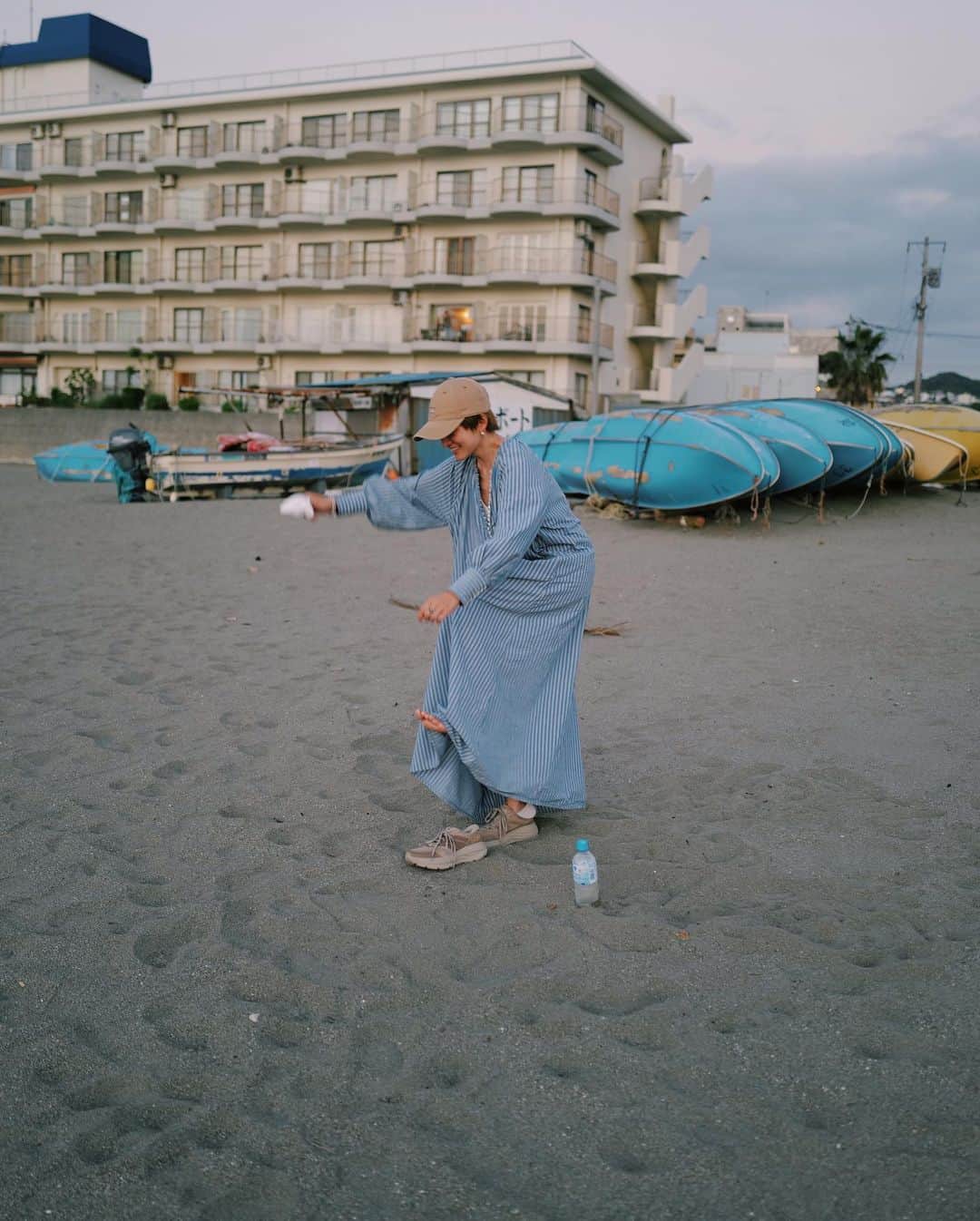 高山都さんのインスタグラム写真 - (高山都Instagram)「日が沈むまで、ぼーっと海岸にいた。 また海行きたいなー。 もう寒いだろうけど、それもよき。」11月17日 9時36分 - miyare38