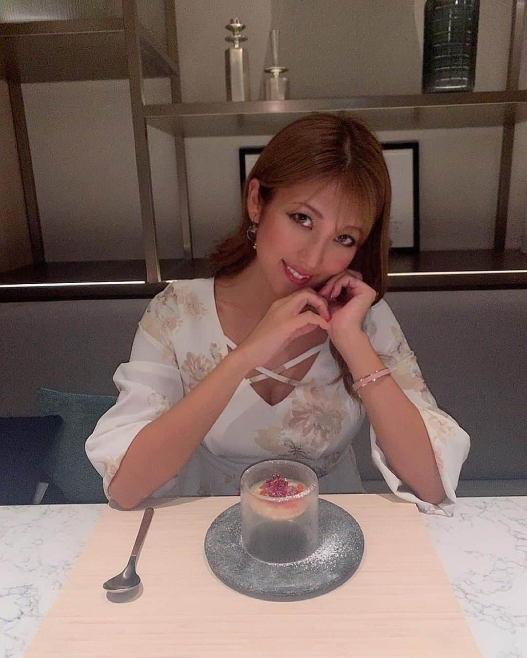 神谷麻美さんのインスタグラム写真 - (神谷麻美Instagram)「#和魂洋才 料理🍁Journey コース食べたよ💖✨ 全部 #スパイス が効いてて美味しくて、幸せ🥰💗   #精進 出汁から始まり、9品のbox、揚げた無花果、土鍋ご飯 など🥰💖✨ 全部愛あって、美味しかったです🥰💘✨   #mosscrosstokyo 🥂  #赤坂グルメ #赤坂ディナー  #モダンジャパニーズ 🎌」11月17日 10時41分 - asamice428