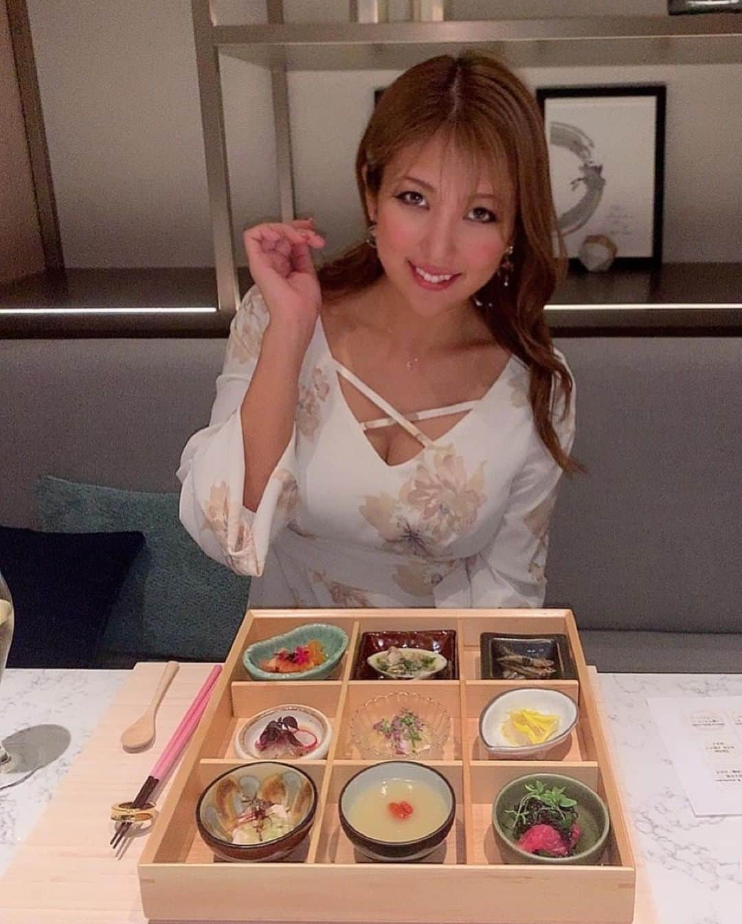 神谷麻美さんのインスタグラム写真 - (神谷麻美Instagram)「#和魂洋才 料理🍁Journey コース食べたよ💖✨ 全部 #スパイス が効いてて美味しくて、幸せ🥰💗   #精進 出汁から始まり、9品のbox、揚げた無花果、土鍋ご飯 など🥰💖✨ 全部愛あって、美味しかったです🥰💘✨   #mosscrosstokyo 🥂  #赤坂グルメ #赤坂ディナー  #モダンジャパニーズ 🎌」11月17日 10時41分 - asamice428