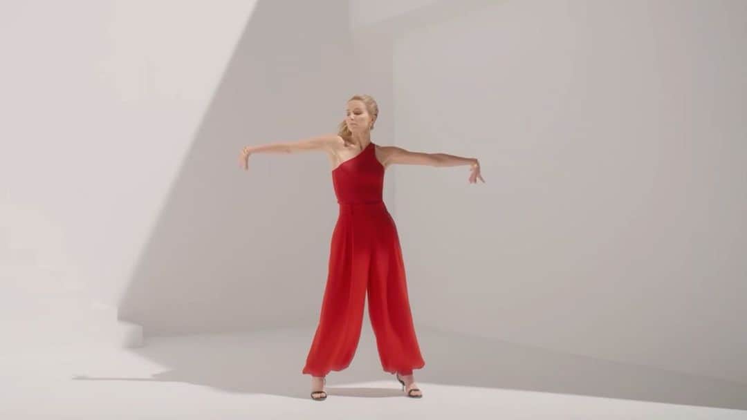 アナベル・ウォーリスのインスタグラム：「Our @cartier #CartierLoveIsAll  campaign is out! It was a dream to work with such an iconic group of talented people. Thank you @cartier for the reminder that we are stronger and more magical together.  I chance to work with @charlottemwales and dance with @stephengalloway in a locked down Paris was an unforgettable experience. Thank you to all the crew and my INCREDIBLE @cartier family I LOVE YOU ❤️」