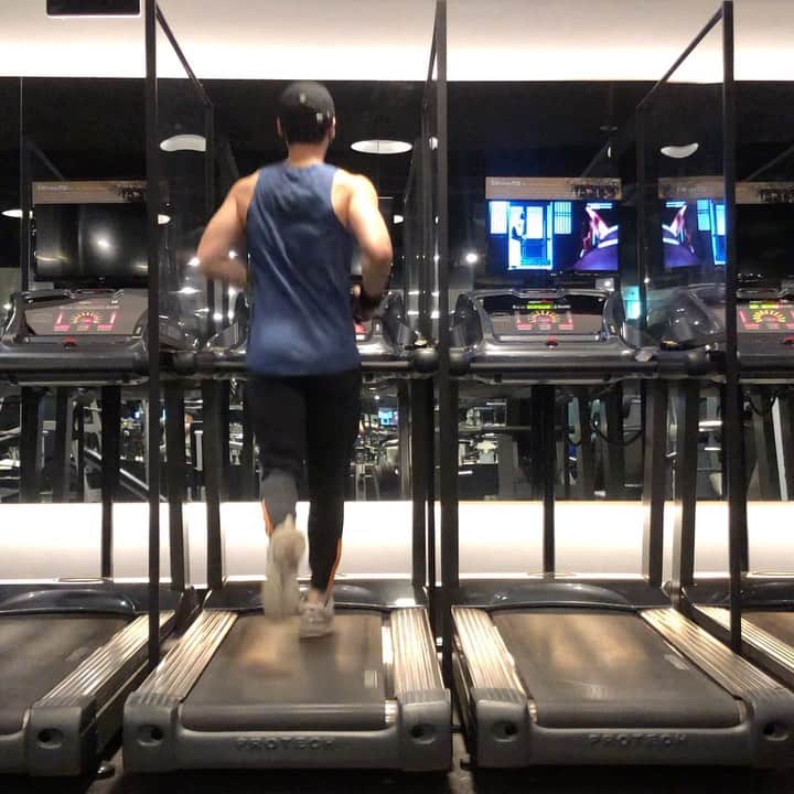 ハン・ギウンのインスタグラム：「🏃🏻잘달리쥬?」