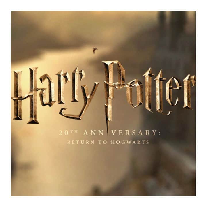 エマ・ワトソンのインスタグラム：「Had to break out the Time-Turner one last time for this…  #ReturnToHogwarts, streaming only on @hbomax」
