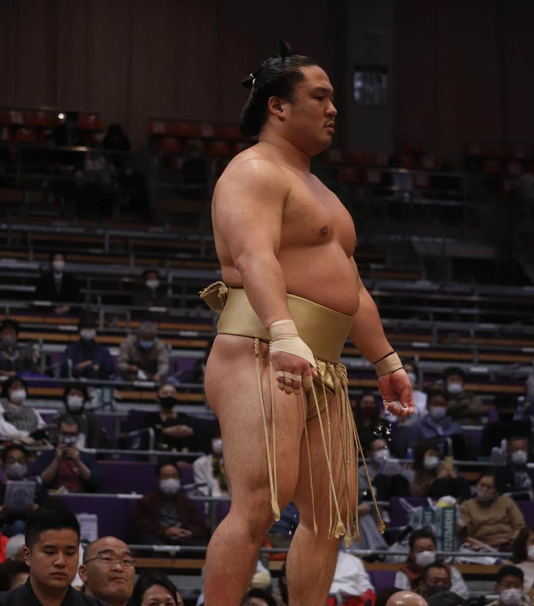 日本相撲協会さんのインスタグラム写真 - (日本相撲協会Instagram)「大相撲九州場所 三日目！ 取組前の力士達の様々な表情をご覧下さい！  @sumokyokai  #大相撲 #sumo #相撲 #力士 #お相撲さん #japanphoto #sumowrestlers #japanculture  #十一月場所 #11月場所 #九州場所 #福岡 #照ノ富士 #照強 #明生 #霧馬山　#北勝富士　#碧山　#千代翔馬」11月17日 8時21分 - sumokyokai