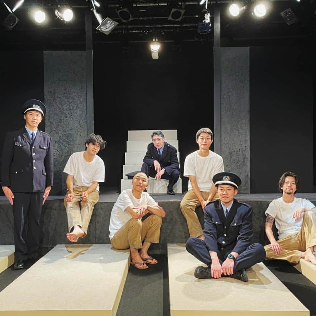 大久保裕太のインスタグラム：「舞台『ゼロ番区』無事終幕致しました。  劇場に足を運んで下さった皆さま、本当にありがとうございました。  少しでも何かを感じてもらえたならこれ以上嬉しい事はありません。  ※撮影時のみマスクをはずしています。」