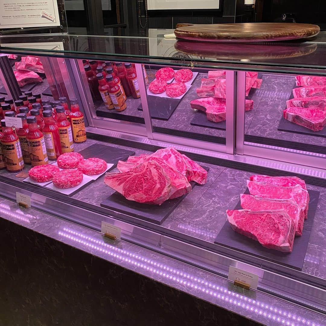 麻美さんのインスタグラム写真 - (麻美Instagram)「恵比寿ガーデンプレイス前の素敵なロケーション💓 ． 肉好きにはたまらんお店 ． #肉好き #steak #peterluger」11月17日 19時33分 - mami0s