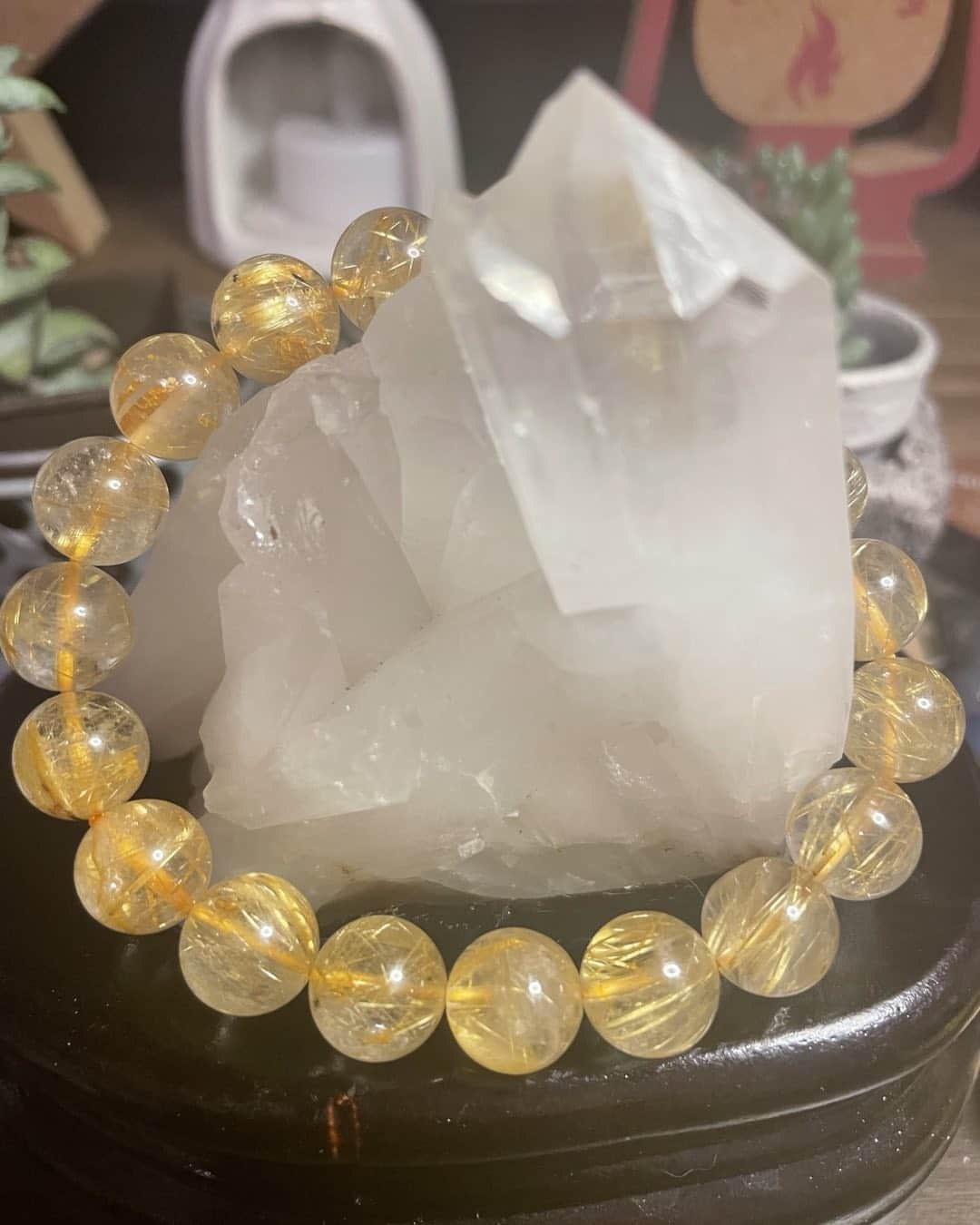 のインスタグラム：「#らばらば鉱石販売所  #ゴールドルチルクォーツ #金針水晶 #天然石販売 インスタライブで大特価セール予定🧚‍♂️ 続報ｦマテ🧉  お得にお買い求めいただけます🌱  #石屋壱成」