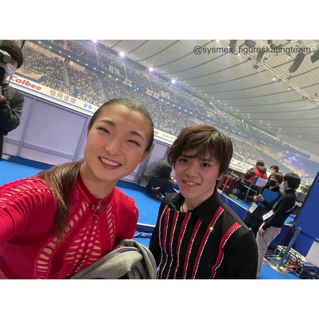 三原舞依＆坂本花織さんのインスタグラム写真 - (三原舞依＆坂本花織Instagram)「* 連戦を終えた坂本選手からコメントが届きました💌 ⁡ ************** ⁡ 無事に怒涛の連戦が終わりました！ どの試合もたくさんの応援ありがとうございましたꉂꉂ📣 グランプリは声援や拍手があり、やっぱり有観客はいいなぁ…と思いました！！ 2戦とも課題を残して終わったので次はパーフェクトにできるよう頑張ります💪🏻 今はホッとして、どっと疲れが出てきてしまっているので怪我も病気もしないよう、また気を引き締め直して次の試合もベストコンディションで臨めるよう頑張ります！！ 本当にありがとうございました🌱 ⁡ ※アジアンオープントロフィー、スケートアメリカ、隔離、NHK杯の写真です。 ⁡ ※撮影時のみマスクを外しています。  坂本花織」11月17日 12時12分 - sysmex_figureskatingteam