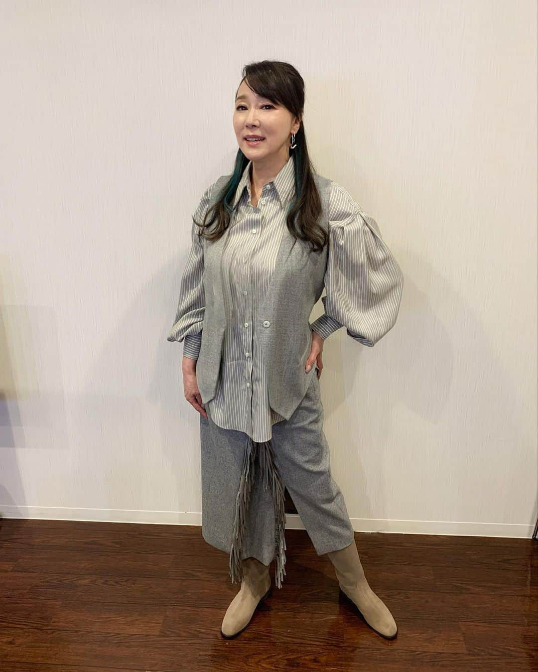 浅野ゆう子さんのインスタグラム写真 - (浅野ゆう子Instagram)「本日放送の  【徹子の部屋】  お洋服は大好きな❤️  BRUNELLO CUCINELLI ブルネロクチネリさんでした❣️ ブーツも❣️ ^_^  ありがとうございました。  #テレビ朝日 #徹子の部屋 #黒柳徹子 さん #とっても素敵 #本日の #私のお洋服 #ブルネロクチネリ さん #大好きです #浅野ゆう子」11月17日 14時11分 - yukoasano_official