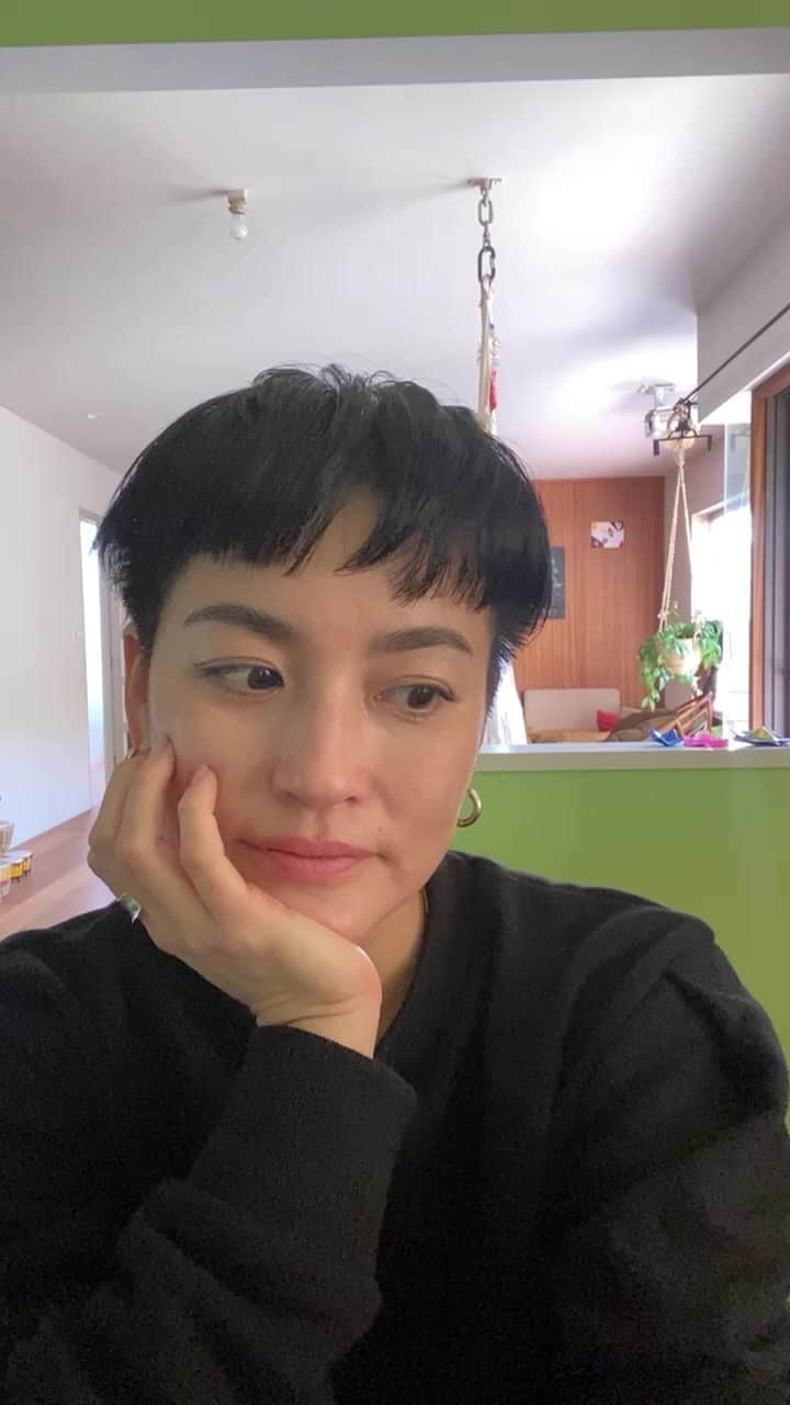 桃生亜希子のインスタグラム：「今回は、aikoちゃんと一緒に私のパーソナルトレーナー、「Y'S BODY & MENTAL FACTORY」の日高さん　@ysbodyfactory をお迎えしてのトーク。身体と心は、密接に繋がっている。食事、睡眠、色々な角度からお話伺いました。✨ 　最後しか残ってなかった！🙏🥲」
