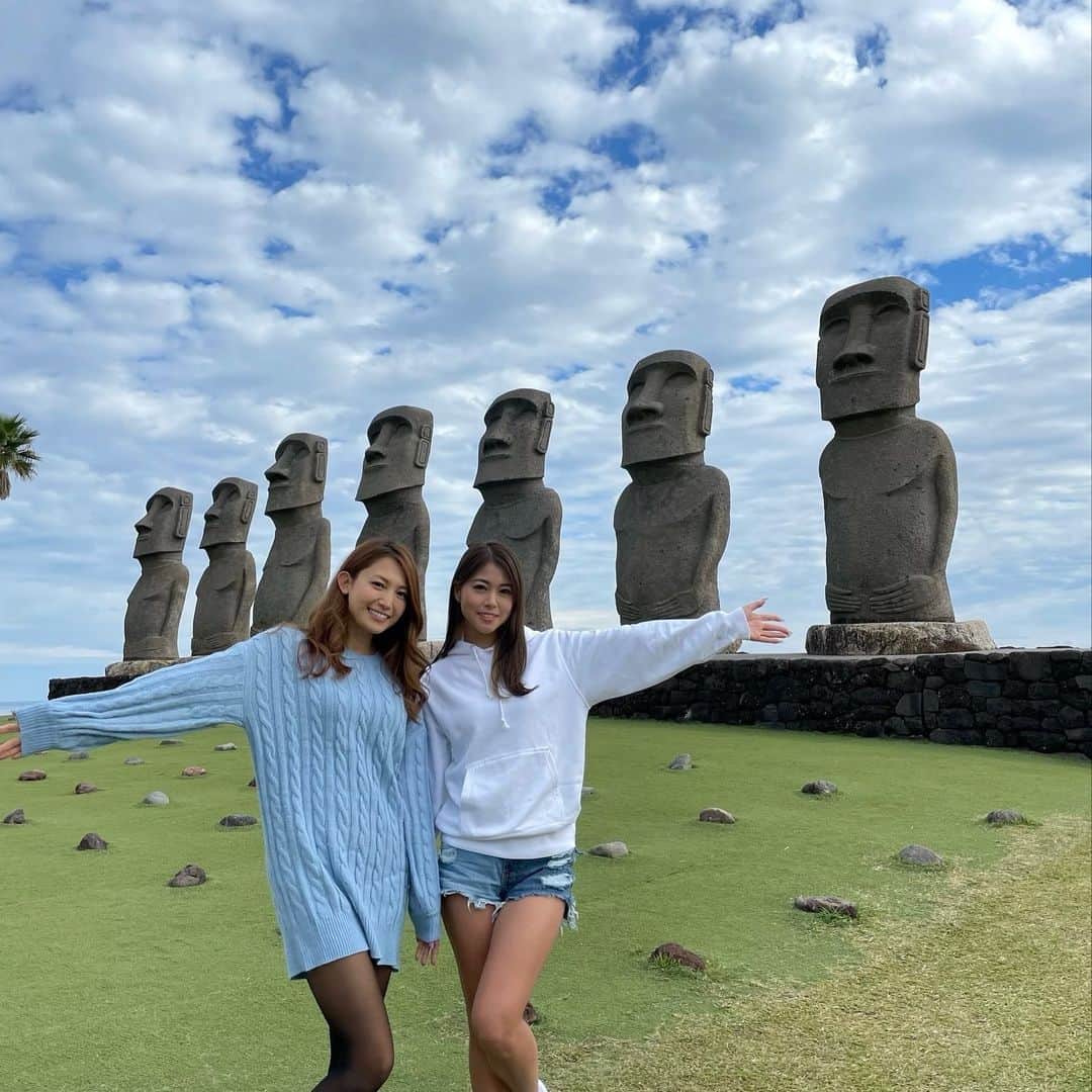 市原彩花さんのインスタグラム写真 - (市原彩花Instagram)「Moai statues in Japan🇯🇵  念願のモアイ🗿❤️❤️  日本で1番来たかった場所、宮崎県のサンメッセ日南🌞 いつかイースター島へ行ってモアイを見るのが夢な私にとって、日本でもモアイが見れて大感激🥺✨ ここのモアイは世界で唯一、イースター島から許可を得て復刻されたものなんだよ☺️ 園内は広くて景色も良くて、本当に気持ち良かった❣️  そしてここまでの道のりも海が見えたりヤシの木の道があったり…宮崎はドライブも楽しいしご飯も美味しくて最高だね😍❣️ しかも成田からLCCも飛んでて安い😳(満席でした✈️) なんで今まで来てなかったんだ私😩笑  また絶対来るね宮崎〜🌴 ストーリーもハイライトに残します🥳  #モアイ#モアイ像#moai#status#サンメッセ日南#宮崎#宮崎観光#miyazaki#九州#国内旅行#イースター島#easterisland#japanesegirls#japan#japantravel」11月17日 15時32分 - ayaka_ichihara
