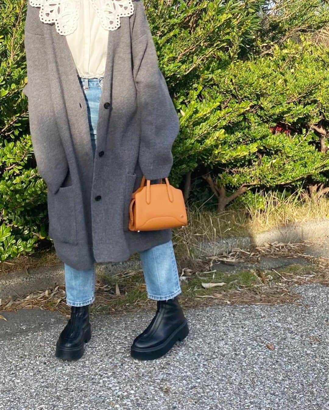 近藤千尋さんのインスタグラム写真 - (近藤千尋Instagram)「いつかの私服❤️  相変わらずちっちゃいカバンを 収集しちゃう癖がある。笑 @loropianaofficial  のもの…😍😍  #LoroPianaSesiaBag  #SomewhereInLoroPiana @loropianaofficial」11月17日 16時09分 - chipichan.1215