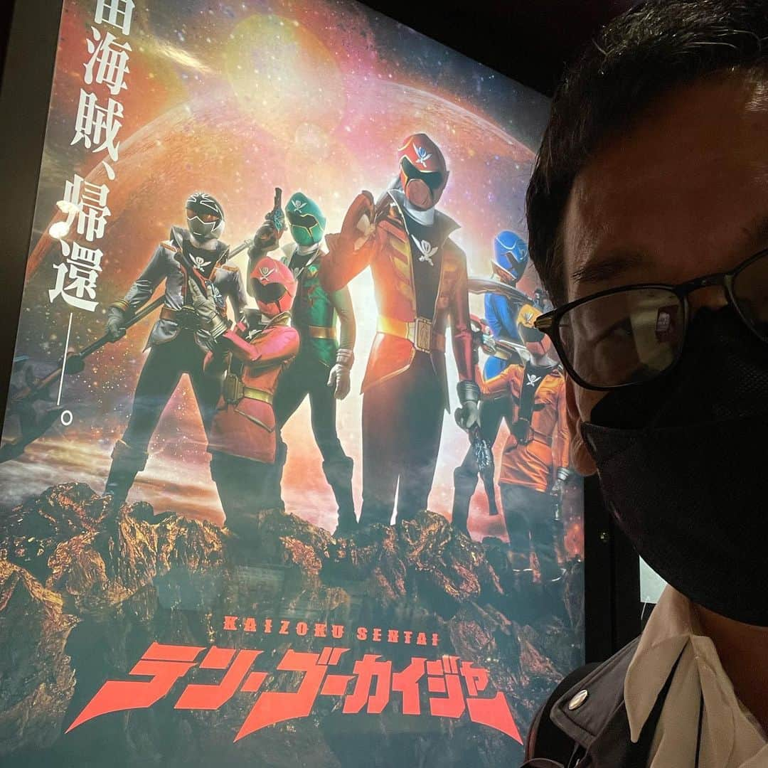 山崎潤さんのインスタグラム写真 - (山崎潤Instagram)「地方ロケの合間を縫いまして、某劇場にて  「テン・ゴーカイジャー」  鑑賞してまいりました  10年ぶりの新作という奇跡  出演者、制作陣、そして鑑賞するお客様  皆んなが愛で繋がった作品でした  出演者させていただき大変光栄です  皆様も是非劇場でご覧ください  #テンゴーカイジャー #小澤亮太 #山田裕貴 #市道真央 #清水一希 #小池唯 #池田純矢 #松原剛志 #坂田梨香子 #吉田メタル #山崎潤」11月17日 16時24分 - jun_yamasaki14