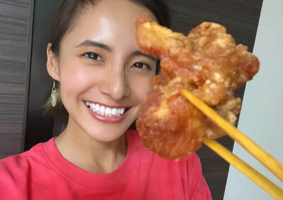 佐野千晃のインスタグラム：「⁡ wikipediaで佐野千晃を見てもらえればわかるけど ⁡ ずーっと前から唐揚げ大好き言うてるよ← ⁡ だからミスからあげになりたいのよ← ⁡ ミクチャとTikTok顔晴ってるから応援しにきてください🥺 ⁡ #natural #healthy #good #gilrs #gilr #cool #cute #ooted #selfie #self #face #スポーツ女子 #スポーツ #ハワイ #笑顔 #ひまわり#からあげ #好き #美味しい」