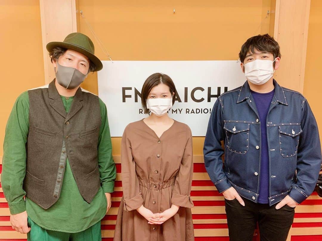 橋口侑佳のインスタグラム：「#アフタヌーンカラーズ 今日のゲスト#スキマスイッチ のお2人♪♪スキマスイッチ、大学生の頃…よく聴いてたなぁ。 #奏  は何度聴いたことか… 気さくで、曲のまま柔らかい雰囲気のお2人だった😋  Newアルバム #HotMilk#ホットミルク  #BitterCoffee#ビターコーヒー 11月24日発売 来年は#カフェオレツアー もあるよ〜☕️  11月24日のFM愛知は1日スキマスイッチDAY スキマスイッチをたっぷり味わえます♪」