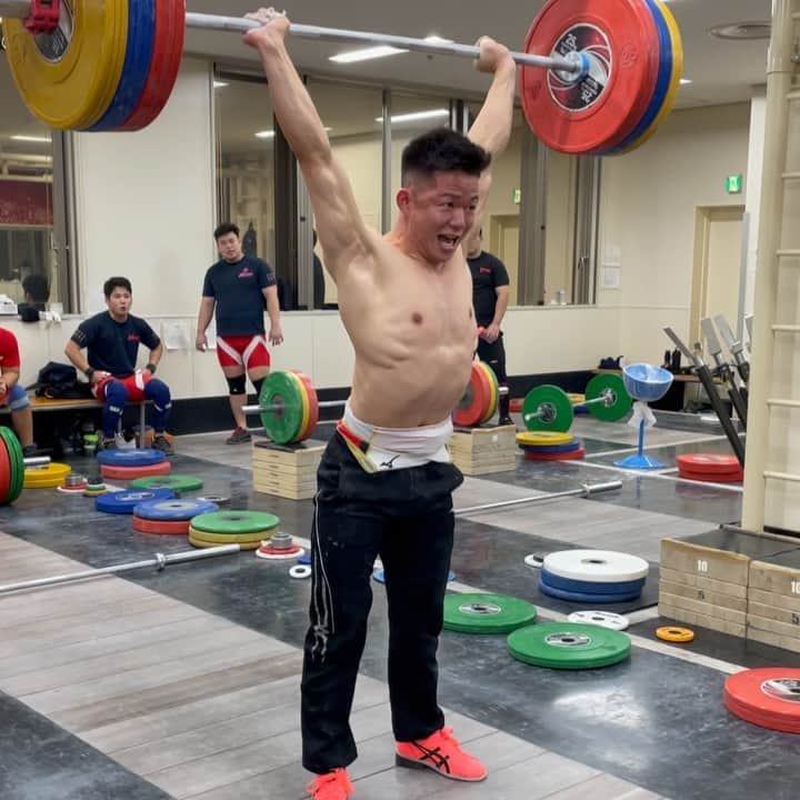 近内三孝のインスタグラム：「Push Press PR 140kg (+8kg)  #ウエイトリフティング #トレーニング」