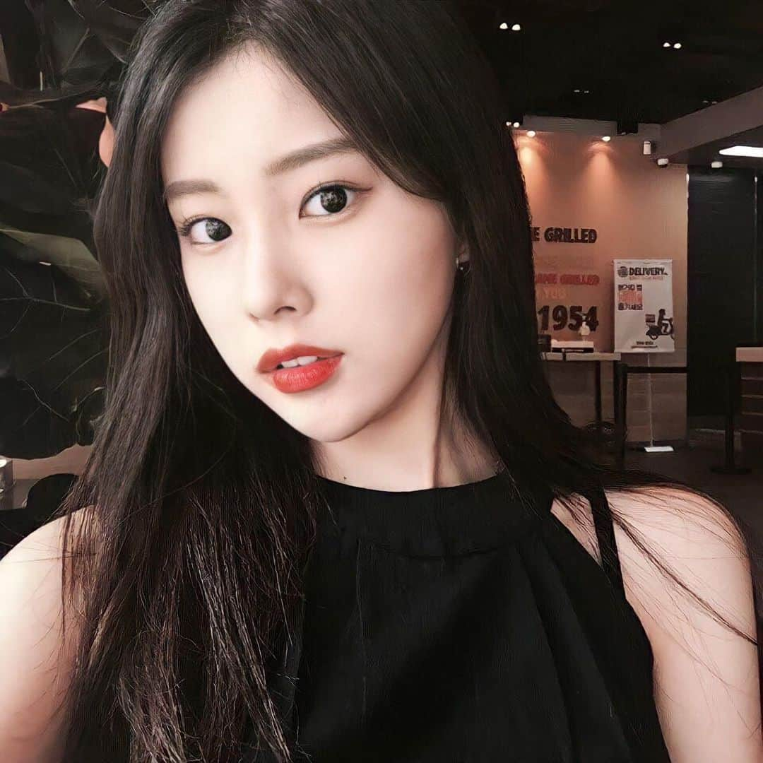 カン・ヘウォンさんのインスタグラム写真 - (カン・ヘウォンInstagram)「Kang Hyewon predebut pics are no jokes 🖤 _._ [#IZONE #HYEWONIZONE#PRODUCE48#PD48#프로듀스48#MNET#KANGHYEWON#HYEWON#강혜원#Kpopdol#likeforfollow#followforlike#like4like#l4l]」11月17日 21時13分 - hyewon__izone