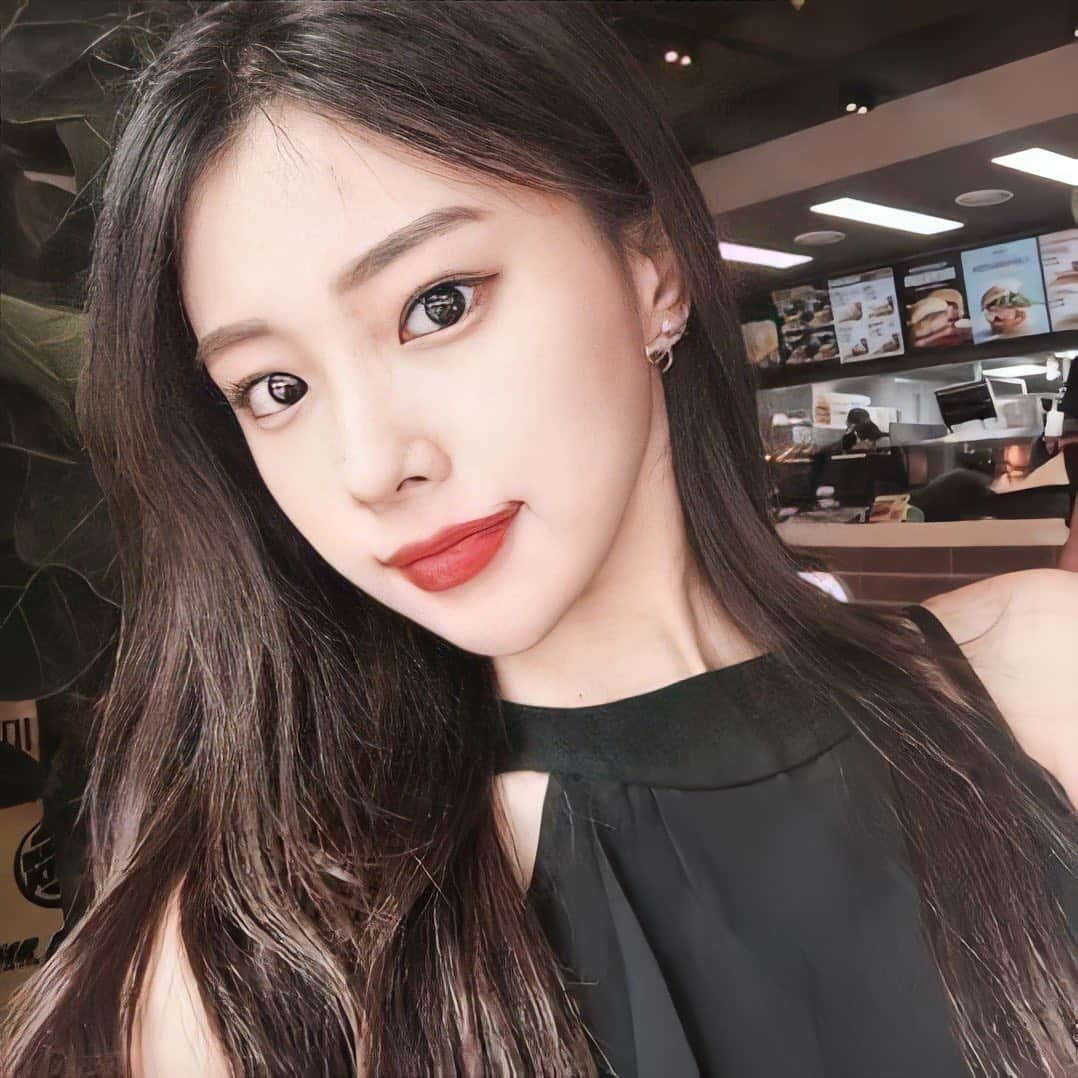 カン・ヘウォンさんのインスタグラム写真 - (カン・ヘウォンInstagram)「Kang Hyewon predebut pics are no jokes 🖤 _._ [#IZONE #HYEWONIZONE#PRODUCE48#PD48#프로듀스48#MNET#KANGHYEWON#HYEWON#강혜원#Kpopdol#likeforfollow#followforlike#like4like#l4l]」11月17日 21時13分 - hyewon__izone