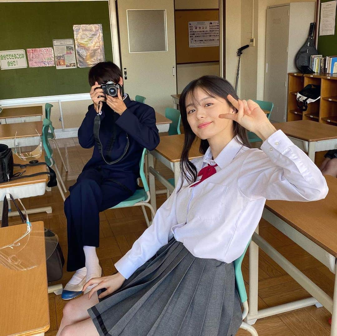 紺野彩夏さんのインスタグラム写真 - (紺野彩夏Instagram)「JKからやり直すシルバープラン 第二話、このあと深夜1時から放送です！ みてね☺︎ あれ、、後ろの人、、、？」11月17日 21時40分 - ayaka_konno_official