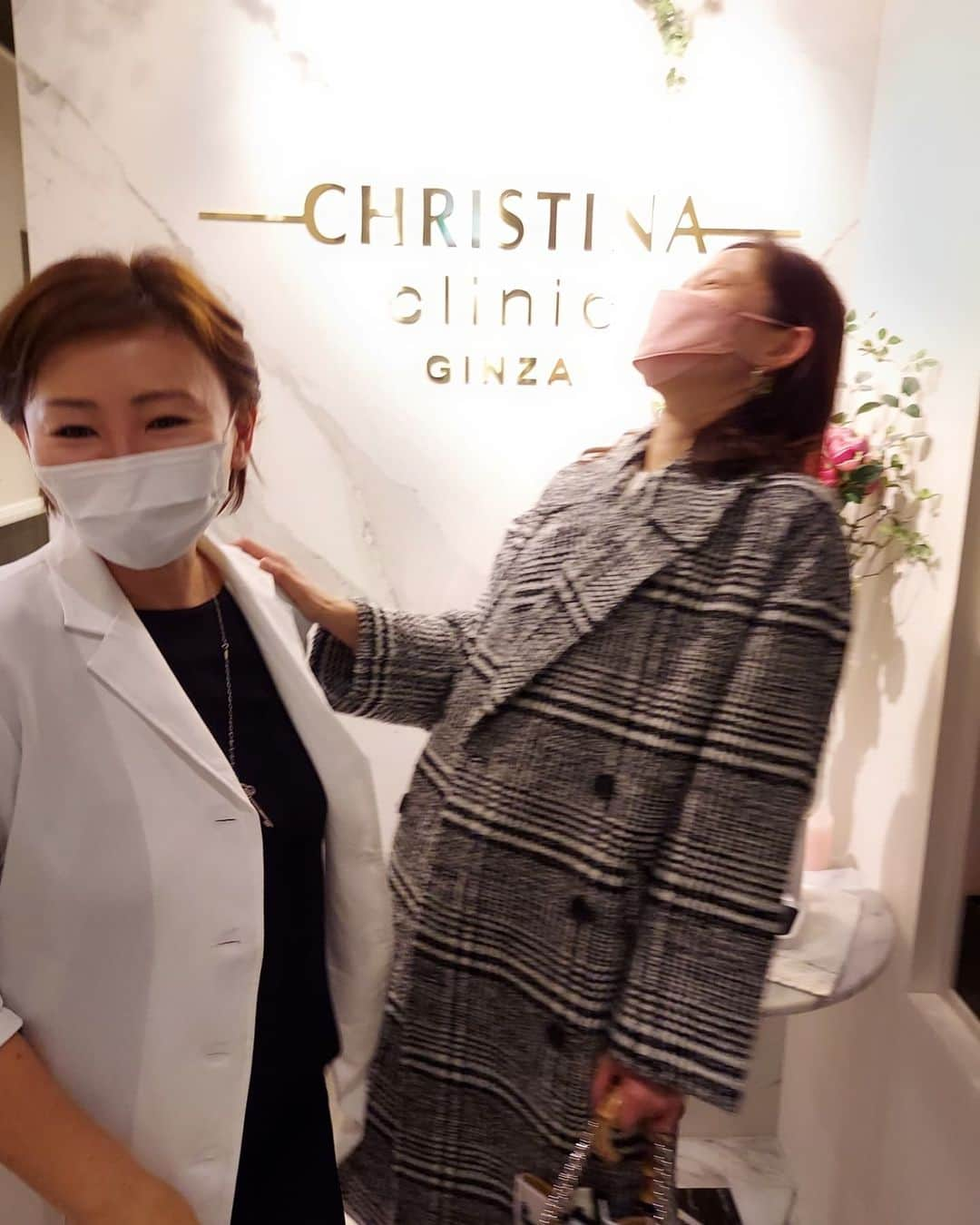 佐藤純さんのインスタグラム写真 - (佐藤純Instagram)「クリスティーナクリニック銀座で2回目のトーニング✨  @christinaginza   トーニングは、肝斑やシミ、そばかす、ニキビ跡などによる色素沈着や開いた毛穴などに効果的😊  施術直後は少しだけ赤くなるけど、すぐひくので、ダウンタイムがほとんどないのが嬉しい。  毛穴がキュッとして、肌が引き締まった～‼️  みか先生が、『私もつまんで💕』って言うから(笑)すいません🙏つままさせていただきました🤣🤣🤣‼️  @suppin_kizoku  先生、オチャメだし、お肌もツヤツヤだし、ナイスバディ❤  最後の写真、笑いすぎて…私エビぞりだわ🦐🤣  #クリスティーナクリニック銀座 #クリスティーナクリニック #christinaginza #トーニング #美肌 #毛穴 #アンチエイジング #ママ #ママモデル #モデル #mama #mamamodel #model」11月17日 22時28分 - junsatoidea