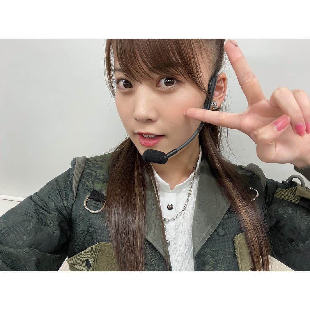 岡部麟さんのインスタグラム写真 - (岡部麟Instagram)「#根も葉もrumor #akb48  #ベストアーティスト   新衣装〜！カーキ！可愛いすぎるーっ！  ひぃちゃんと、ミッフィーちゃんのぷかぷかスマフォケースお揃っちでした🐇」11月17日 22時32分 - beristagram_1107