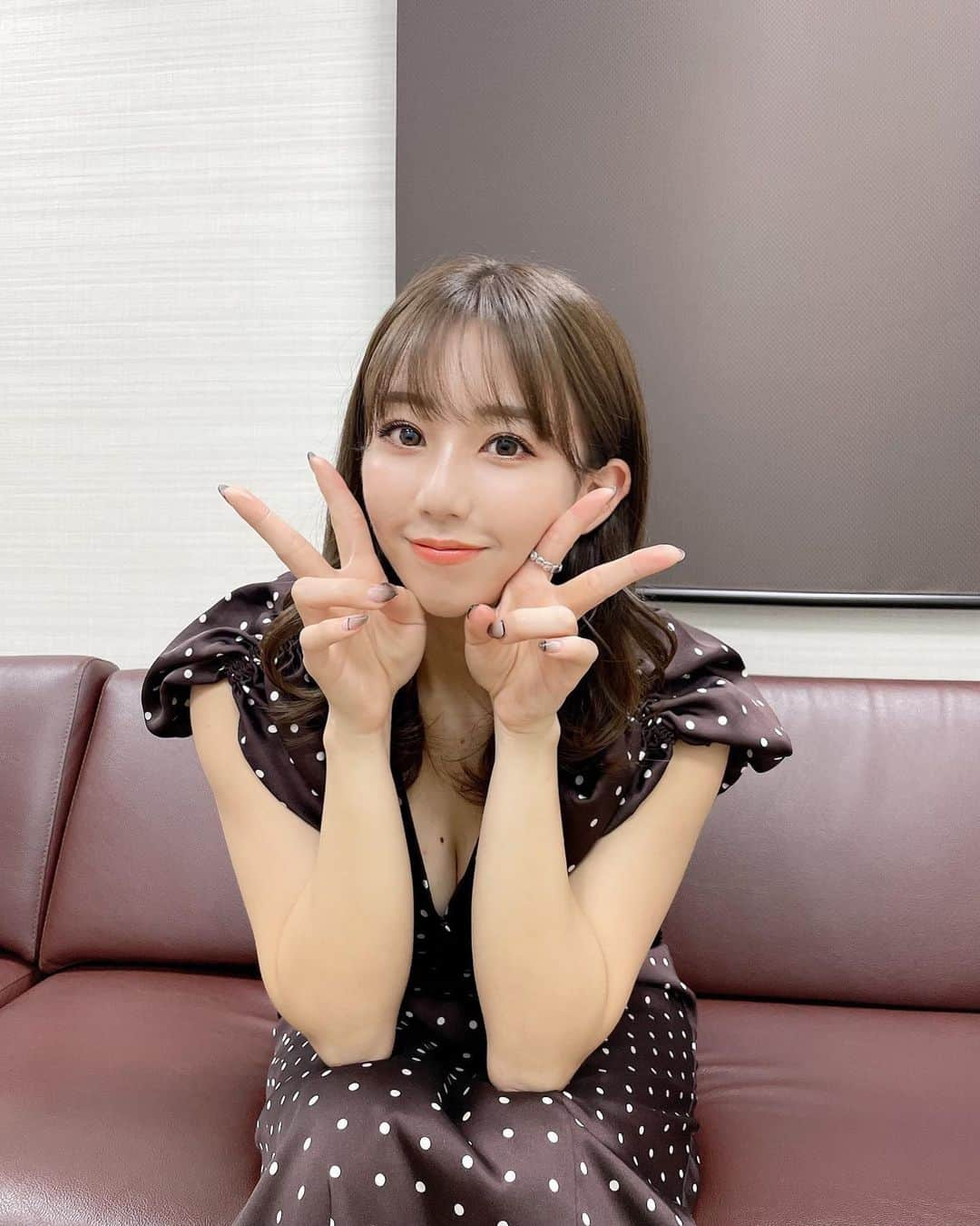 日野麻衣さんのインスタグラム写真 - (日野麻衣Instagram)「第1回ふぁんみーてぃんぐ(的な) 生配信ありがとうございました❤︎❤︎  みんなと喋ってるみたいで たのしかったぁぁぁ✨✨✨ いつも本当にありがとうございます。 マネージャーさんと色々探り探り感じですが、これからもファンクラブ限定のイベント計画しますので てんてこまい倶楽部是非入会してくださいね🐰  #ファンクラブ配信 #ふぁんねーむ #ヤンキーみたいな名前ばっかでうけた  #みんな最高」11月17日 22時41分 - hinomaiofficial